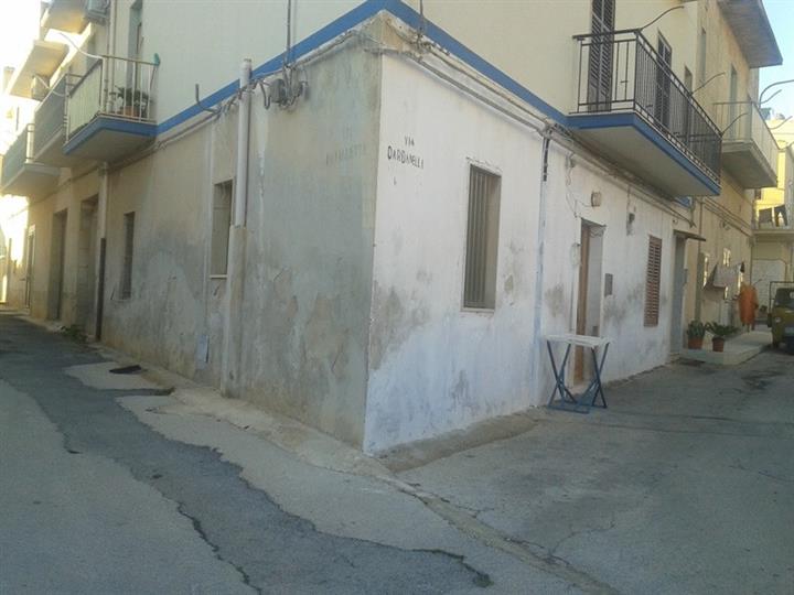 Casa singola in Via Dardanelli in zona Sampieri a Scicli