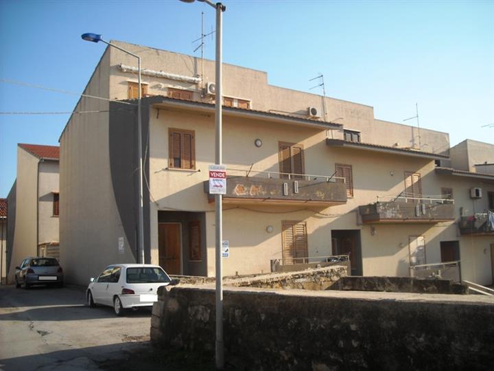 Garage / Posto auto in Via Taranto in zona Donnalucata a Scicli