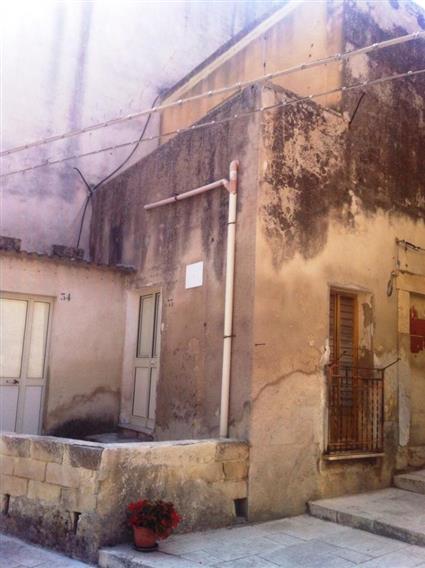 Casa singola in Via San Bartolomeo in zona Scicli a Scicli