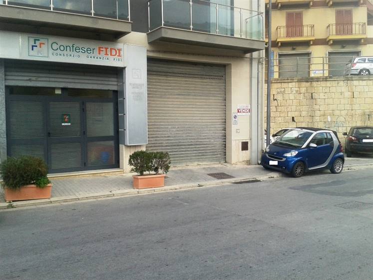 Garage / Posto auto in Viale Dei Lillã in zona Iungi a Scicli