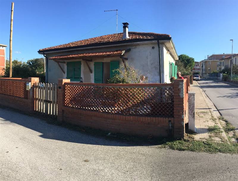 Villa a schiera ristrutturata in zona Marina di Pisa a Pisa