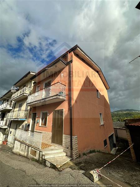 Appartamento in Corso Vittorio Emanuele in zona Pratola a Pratola Serra