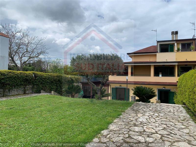 Villa a schiera in Via Ripuaria in zona Licola-varcaturo a Giugliano in Campania