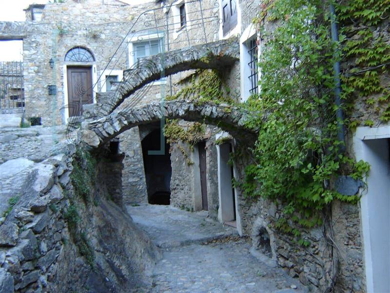 Rustico casale in Via al Castello a Castelvecchio di Rocca Barbena