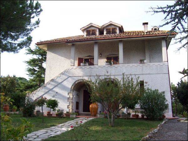 Casa singola in ottime condizioni a Ascoli Piceno