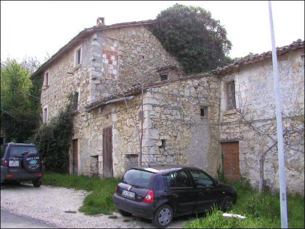 Casa singola da ristrutturare in zona Lisciano a Ascoli Piceno