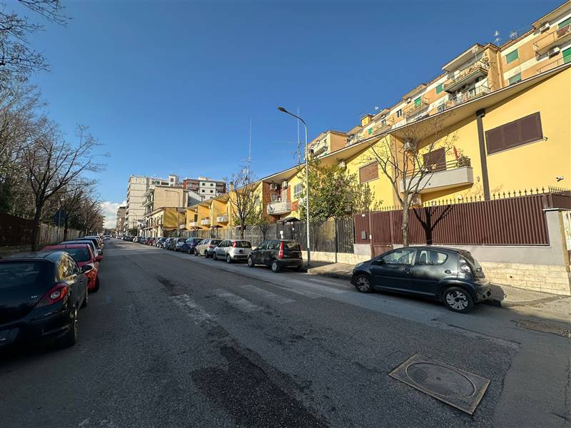 locale di sgombero in vendita a Casoria