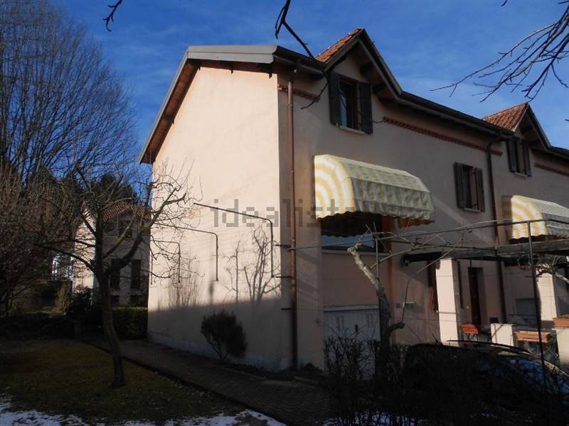 Villa a schiera in zona Cassinetta Rizzone a Biandronno