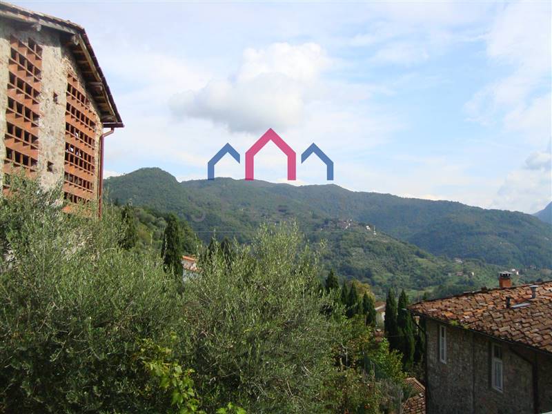 Casa semi indipendente da ristrutturare in zona Tempagnano a Borgo a Mozzano