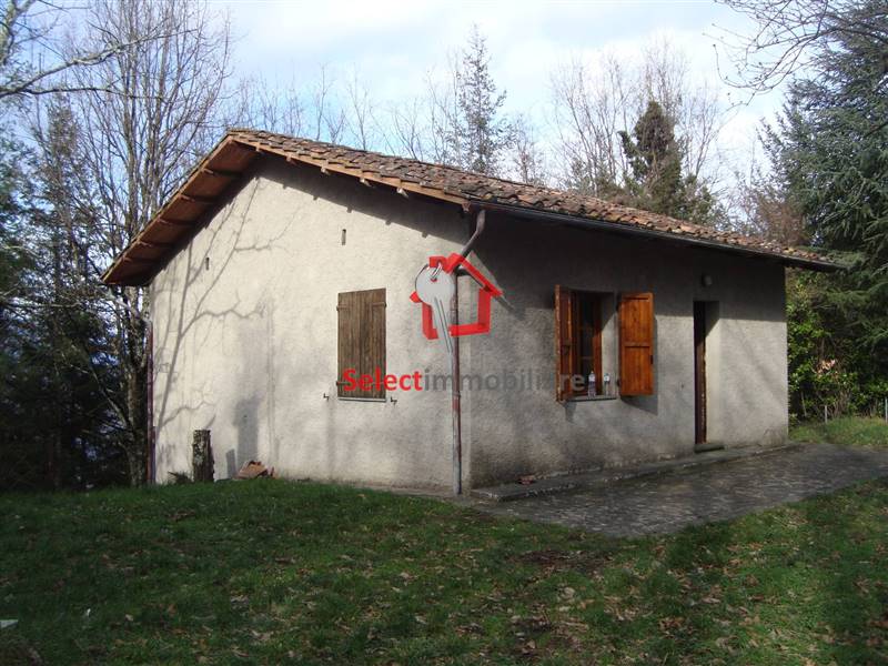 Rustico casale abitabile in zona Lugliano a Bagni di Lucca