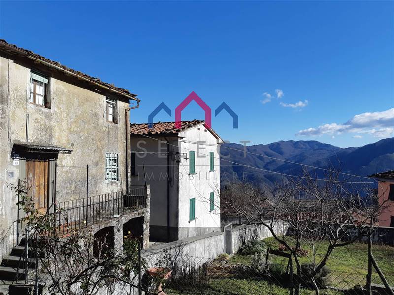Casa semi indipendente da ristrutturare in zona Cune a Borgo a Mozzano