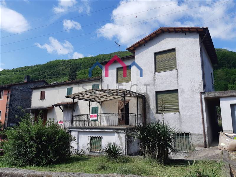 Casa semi indipendente seminuovo in zona Piano della Rocca a Borgo a Mozzano