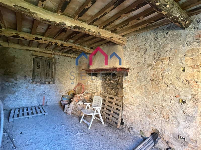 Casa semi indipendente abitabile in zona Valdottavo a Borgo a Mozzano