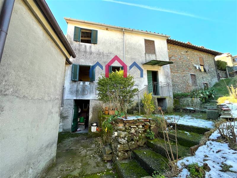 Casa semi indipendente abitabile in zona Corsagna a Borgo a Mozzano