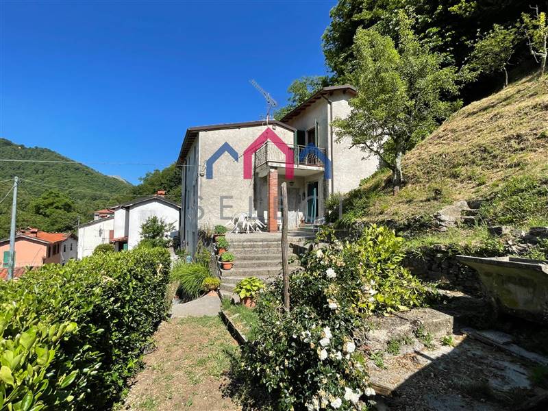 Casa singola abitabile in zona San Rocco in Turrite a Pescaglia