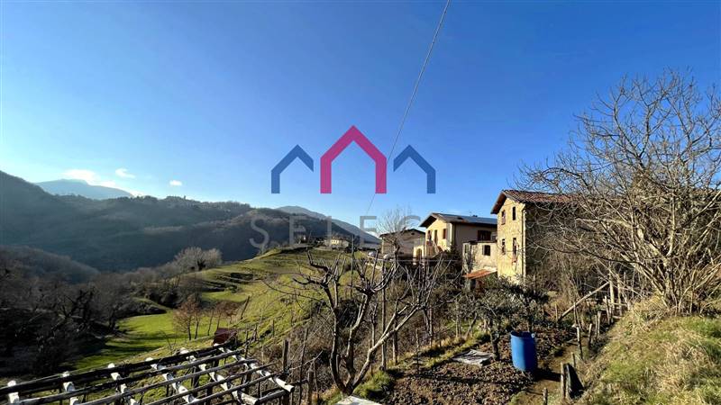 Casa semi indipendente da ristrutturare in zona Montaltissimo a Molazzana