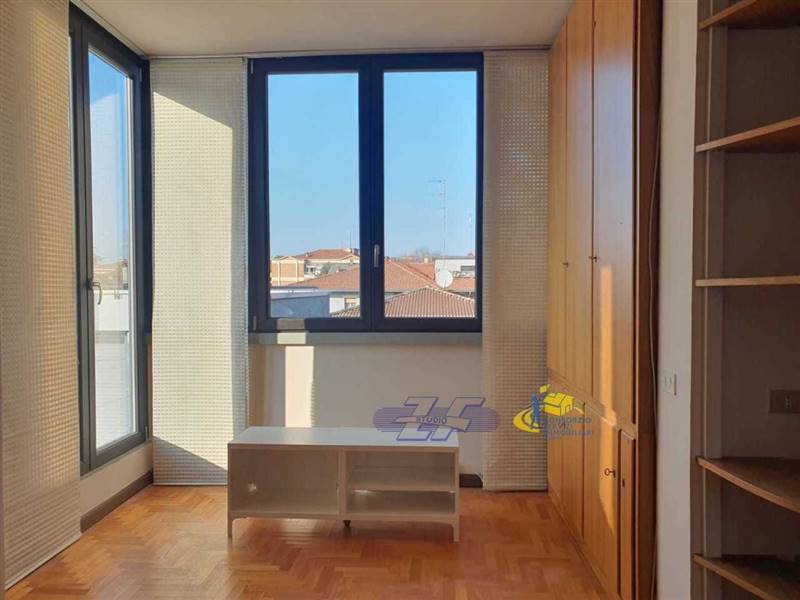 WhatsApp Image 2025-02-27 at 09.32.38 (1).jpeg