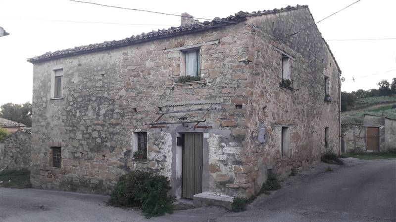 Casa singola in Via Fraticelli in zona Fraticelli a Alanno
