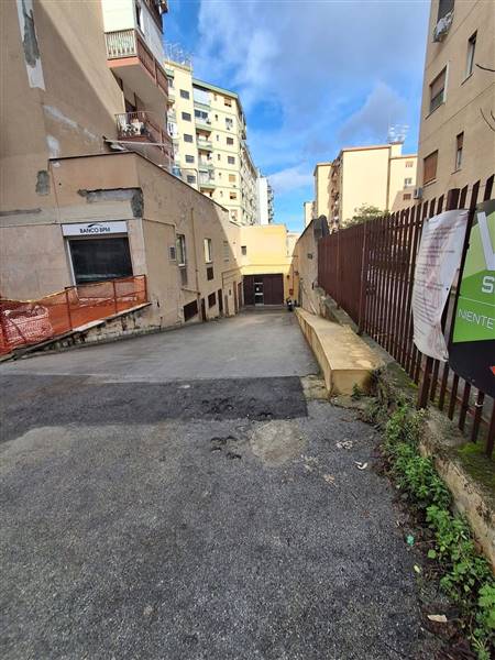 locale commerciale in vendita a Palermo in zona Resuttana