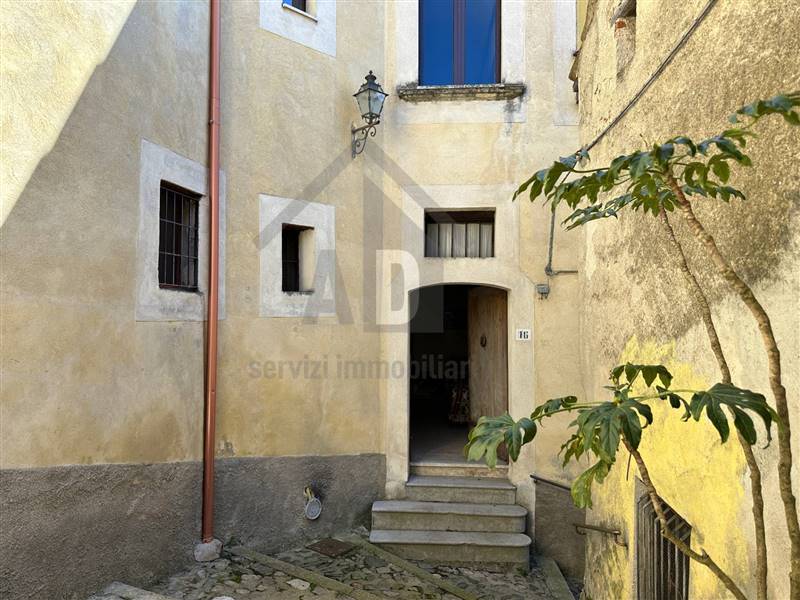 Palazzo in Via Motticella a Celico