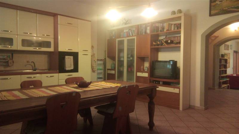 Casa semi indipendente in Viale Raffaello in zona Casteldelbosco a Montopoli in Val D'Arno