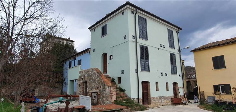 Casa singola in Piane di Collevecchio in zona Collevecchio a Montorio al Vomano