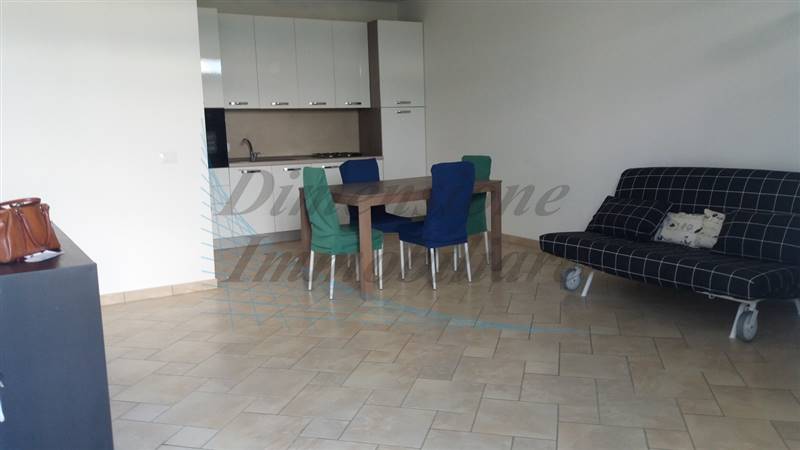 Soggiorno angolo cottura.jpg