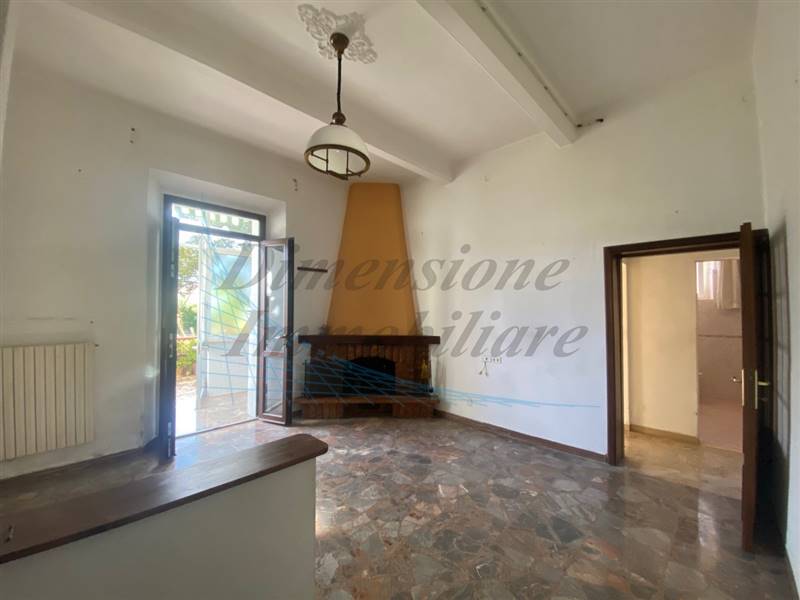 Soggiorno.Pranzo con camino.jpg