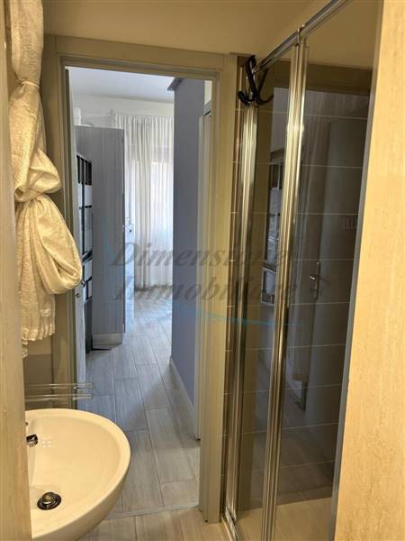 Bagno 1 finestrato.jpg