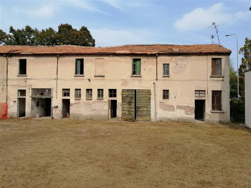 Rustico casale da ristrutturare in zona Borgo Chiesanuova a Mantova
