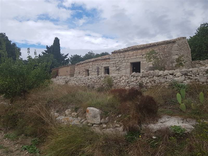 Rustico casale da ristrutturare in zona San Giacomo a Ragusa