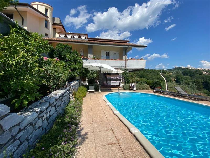 Villa in Via Montecchio 70 a Castelnuovo Magra