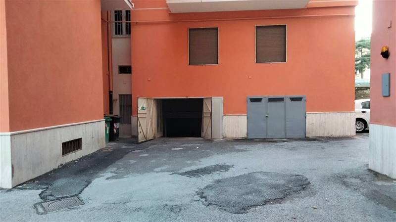 locale commerciale in vendita a Cava de' Tirreni