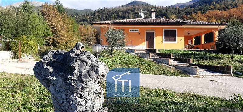 Villa in Via Oliveto Arso a Mignano Monte Lungo