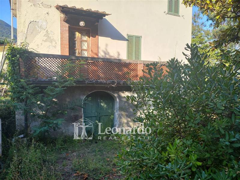 Villa in Via Colli di Versona a Camaiore