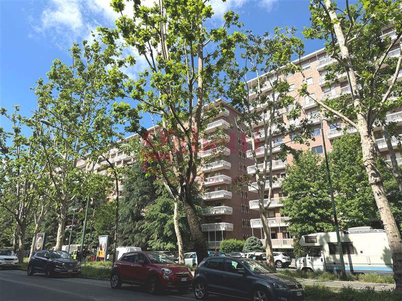 Quadrilocale in Corso Monte Cucco, 72 in zona Pozzo Strada a Torino