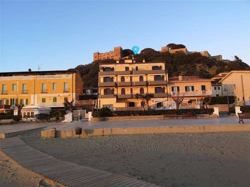 palazzina dalla spiaggia