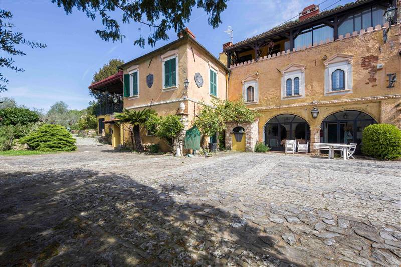 Villa in Via Don Scarrone a Finale Ligure