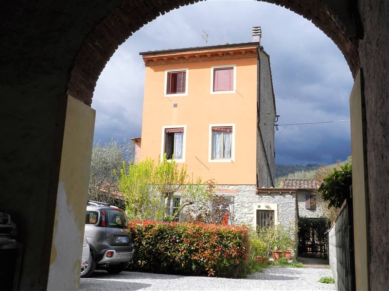 Bifamiliare abitabile in zona San Pancrazio a Lucca