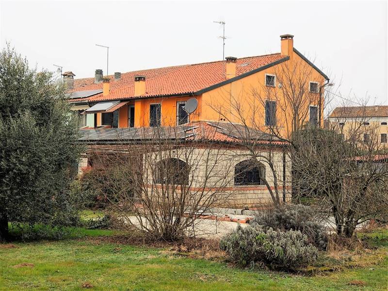 Bifamiliare in Via Casale in zona Borgo Casale-v.le Trieste a Vicenza