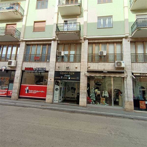 negozio in vendita a Foggia in zona Centro Città