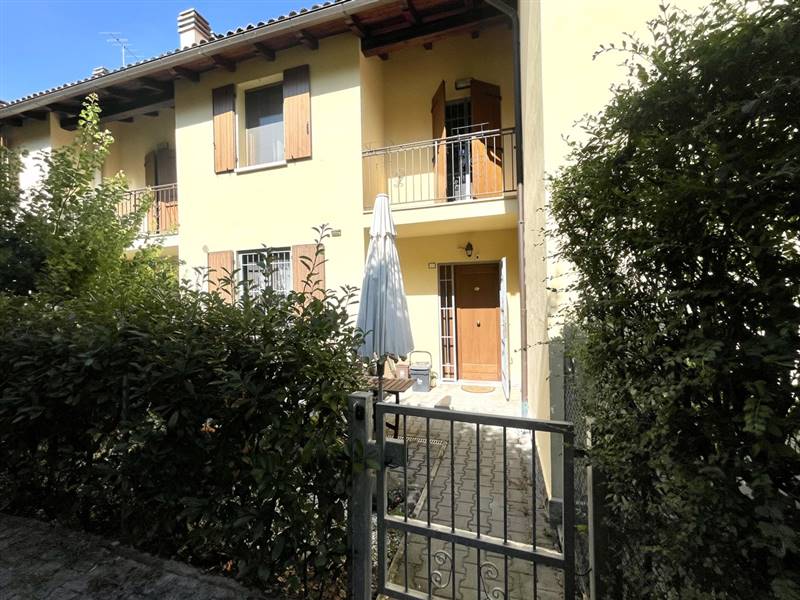 Villa a schiera in Via Carlo Alberto Dalla Chiesa, 51 in zona San Lorenzo in Collina) a Monte San Pietro