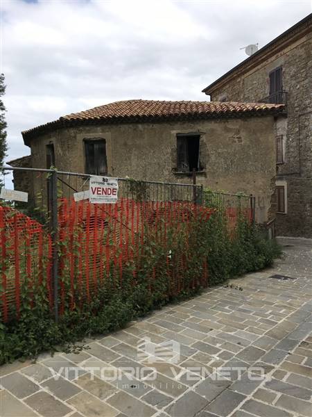 Rustico casale in Via Giuseppe Garibaldi in zona San Martino a Laureana Cilento