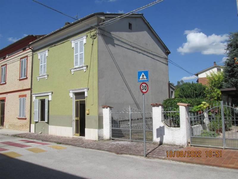 Appartamento in Via sn Giorgio in zona Pianello Vallesina a Castelbellino