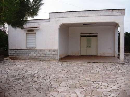 veduta esterna in primo piano