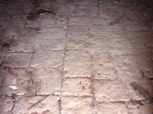 caratteristica interna: pavimentazione in pietra a